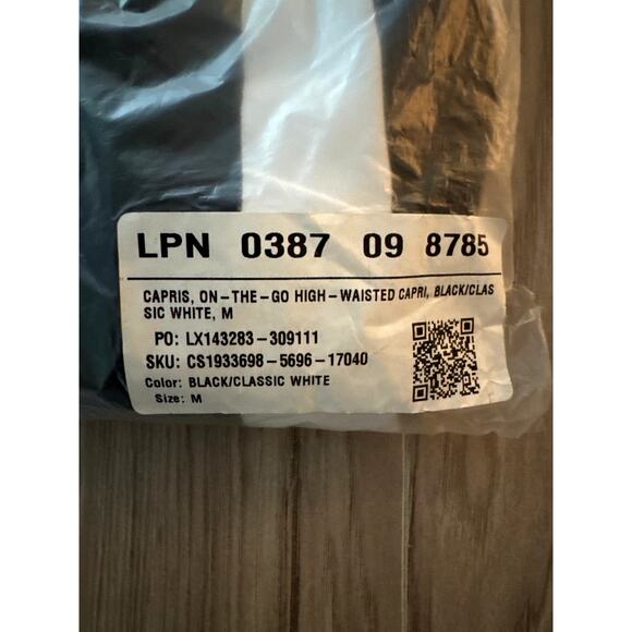 Fabletics On-The-Go Powerhold High-Waisted Capri - Black/Classic White - Medium - Picture 6 of 6